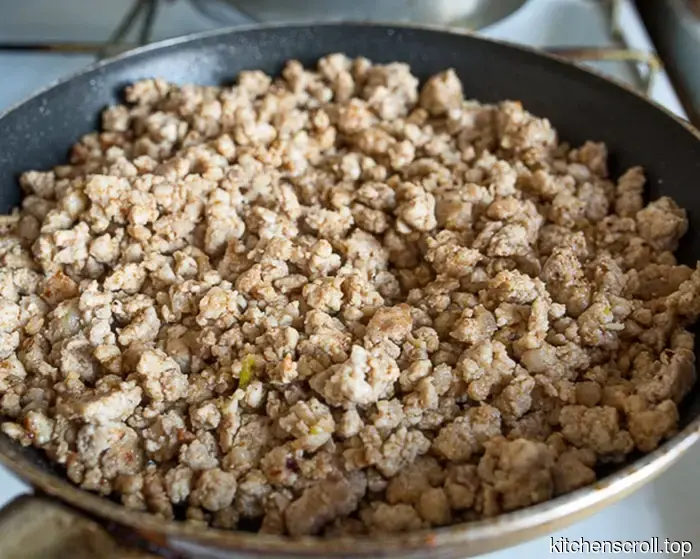 Kürbiscremesuppe mit gebratenem scharfen Hackfleisch auf dem Leckeren Blog