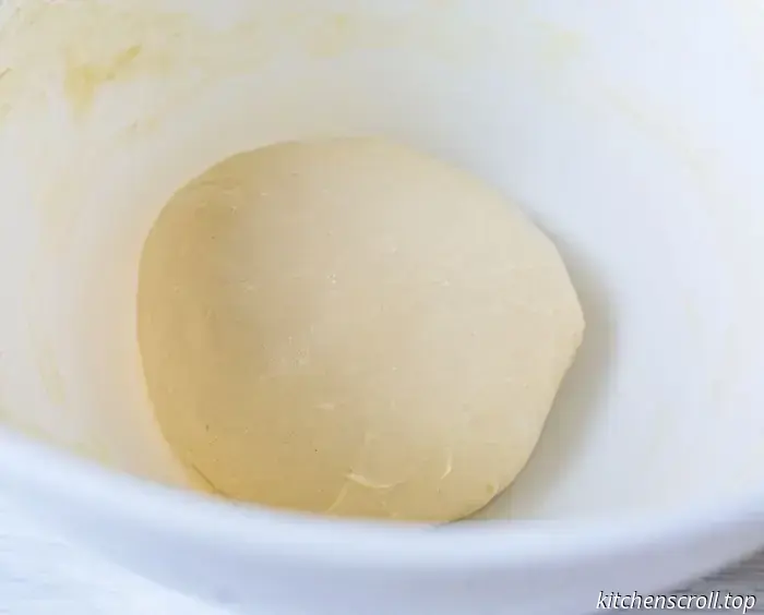 Ein süßes Brötchen mit Schokolade und knusprigem Streusel auf dem leckeren Blog.