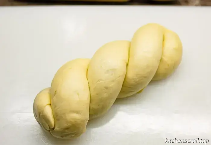 Bollo dulce en espiral con relleno de chocolate y nueces en el Blog Delicioso.