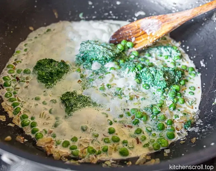 Pasta in green cream sauce with peas and spinach on the Delicious Blog