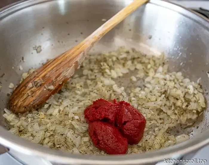 Marinara sauce made from fresh tomatoes on the Tasty Blog