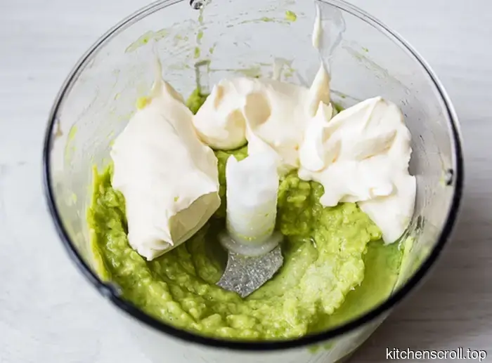 Дип из авокадо с мятой на Вкусном Блоге.