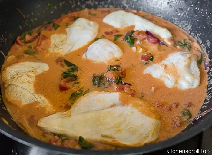 Курица в томатно-сливочном соусе со шпинатом на Вкусном Блоге.