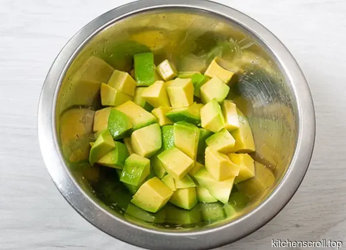 Salat mit Champignons, Avocado und knusprigem Speck auf dem Leckeren Blog