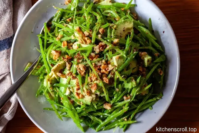 Schneerbsensalat mit Avocado