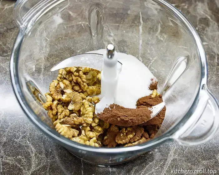 Bollo dulce en espiral con relleno de chocolate y nueces en el Blog Delicioso.