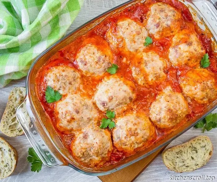 Mitball di tacchino al forno in salsa di pomodoro su un delizioso blog
