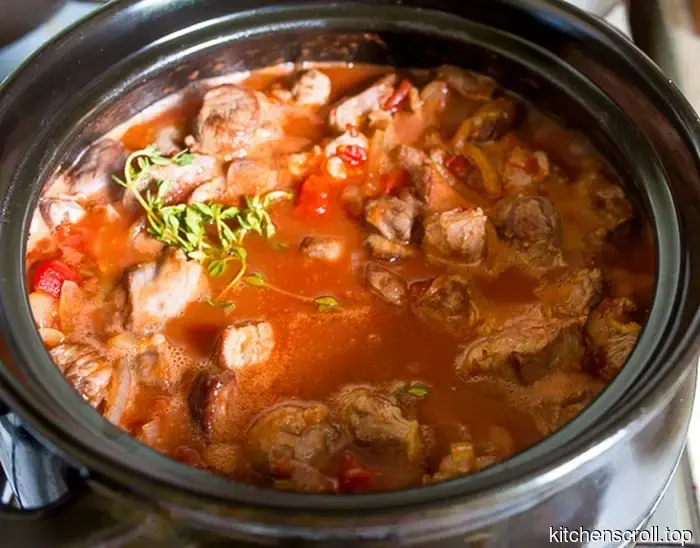 Ragù di manzo al pomodoro con salsicce piccanti su Blog Gustoso