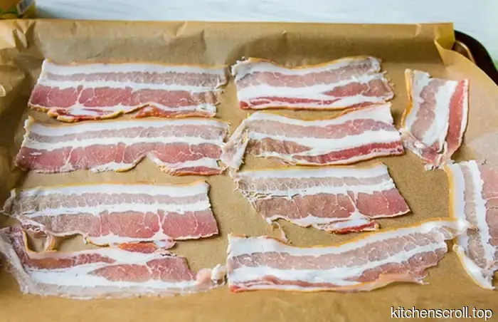 Salad with mushrooms, avocado, and crispy bacon on the Delicious Blog