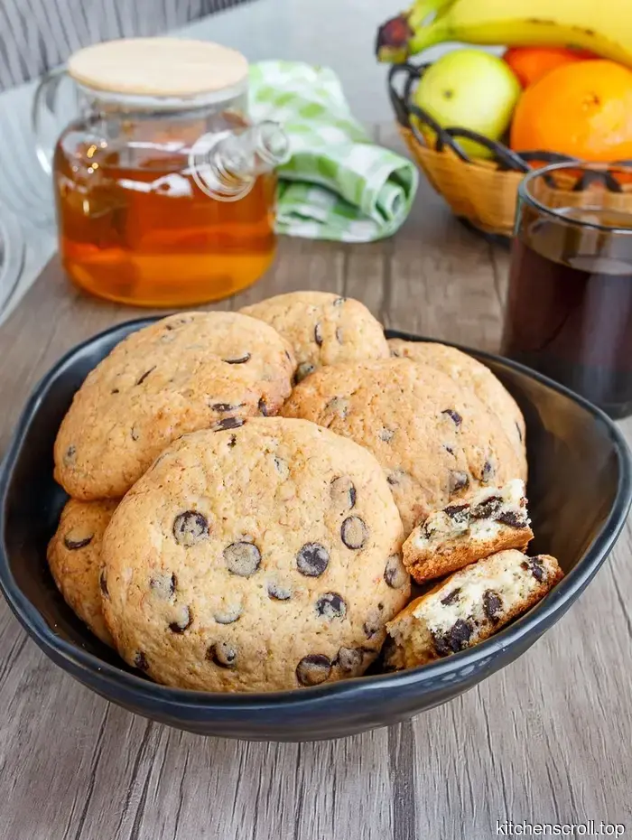 Banana cookies with chocolate on the Tasty Blog