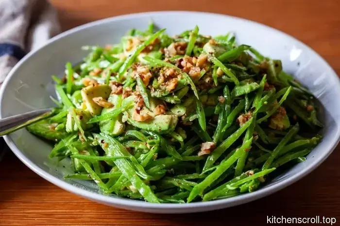 Schneerbsensalat mit Avocado