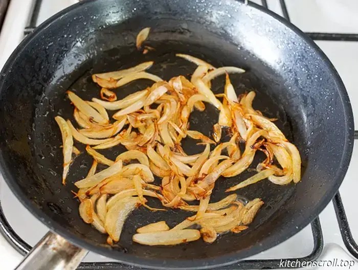 Tartellette con prosciutto e cipolla sul Blog del Gusto