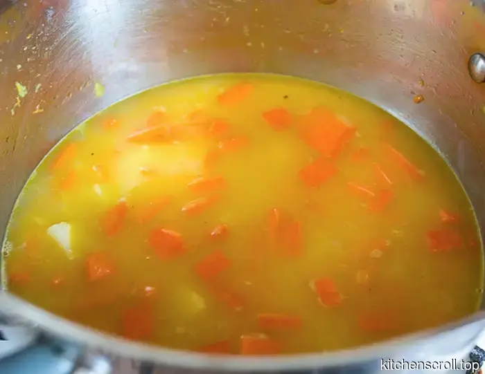 Kürbiscremesuppe mit gebratenem scharfen Hackfleisch auf dem Leckeren Blog