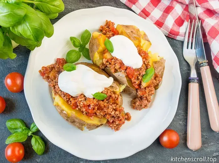 Papas al horno con salsa de carne en un Delicioso Blog