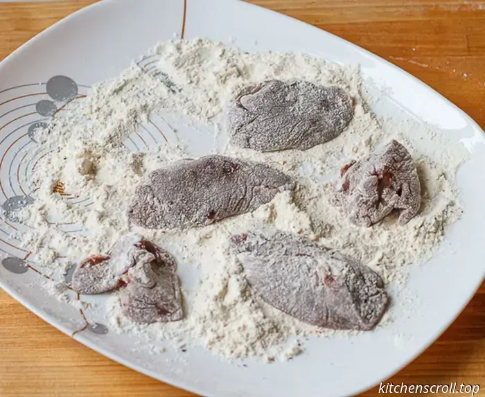 Hígado de pollo frito con pistachos y rúcula en un Delicioso Blog