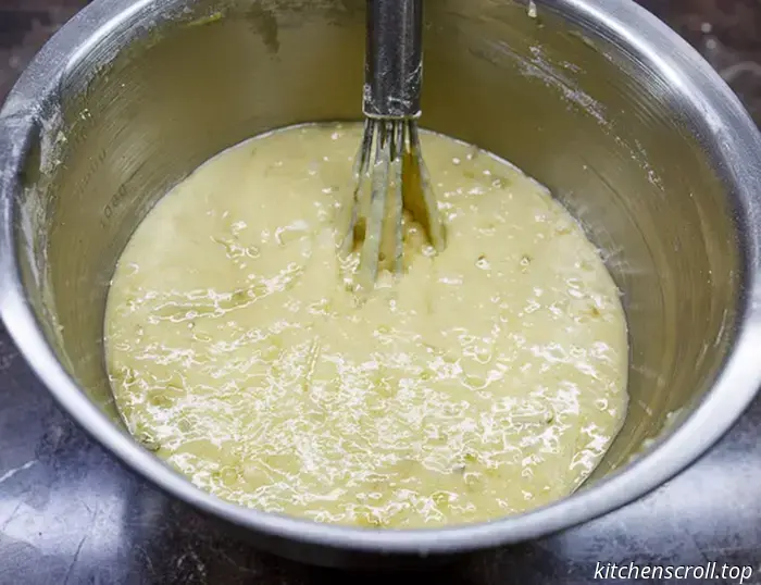 Banana cake with a chocolate crust on the Delicious Blog