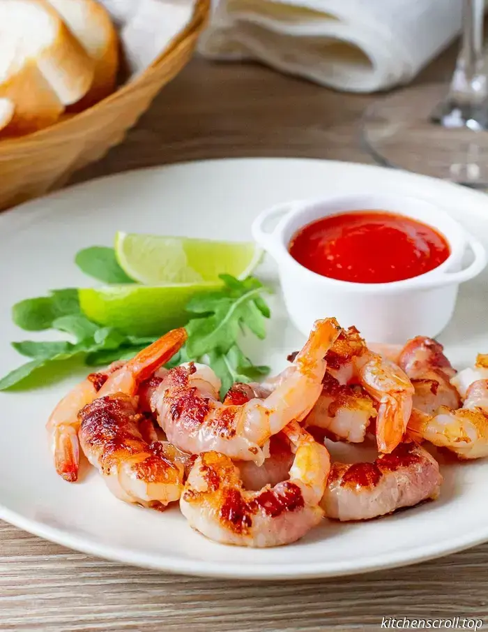 Креветки в беконе, обжаренные с острым томатным соусом, на Вкусном Блоге.