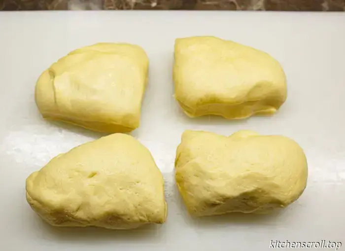 Bollo dulce en espiral con relleno de chocolate y nueces en el Blog Delicioso.