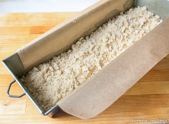 Ein süßes Brötchen mit Schokolade und knusprigem Streusel auf dem leckeren Blog.