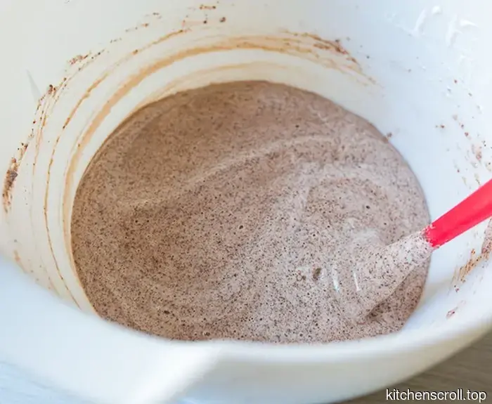 Шоколадный рулет с вишней в алкогольном сиропе на Вкусном Блоге.