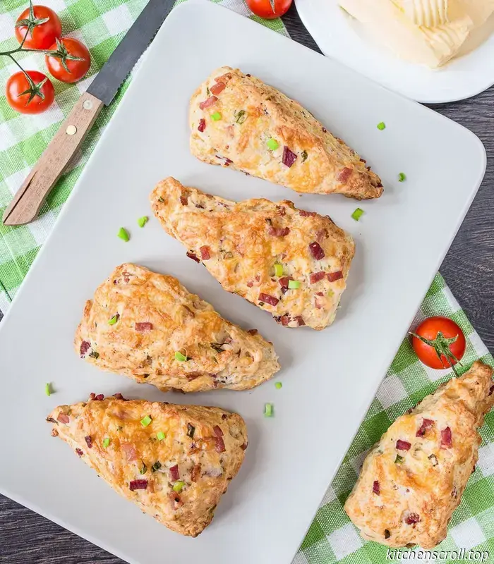 Scones mit Käse und Schinken auf einem leckeren Blog
