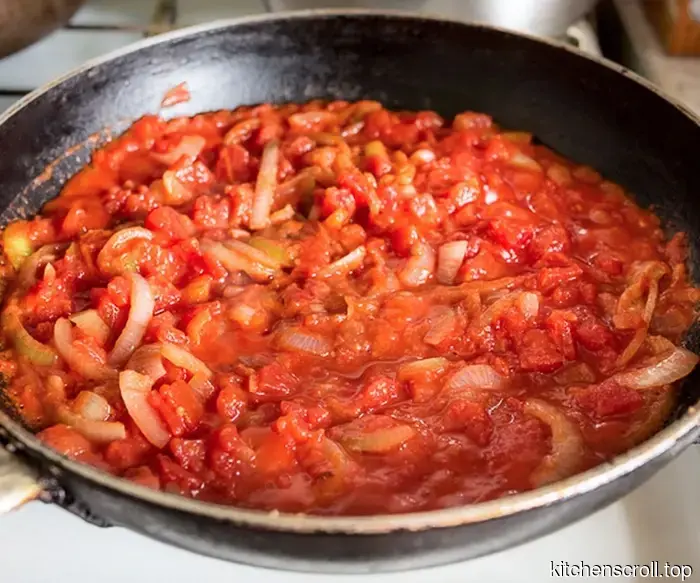 Ragù di manzo al pomodoro con salsicce piccanti su Blog Gustoso