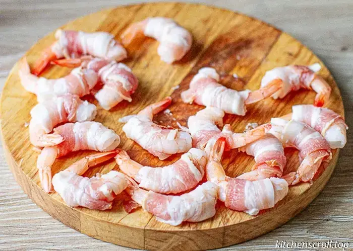 Креветки в беконе, обжаренные с острым томатным соусом, на Вкусном Блоге.