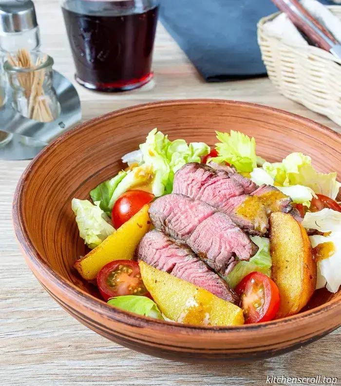 Warmer Salat mit Steak und Kartoffeln auf einem leckeren Blog