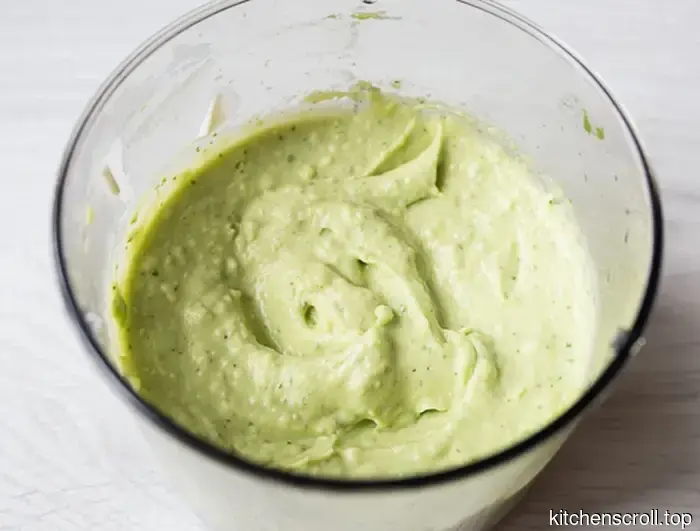 Дип из авокадо с мятой на Вкусном Блоге.