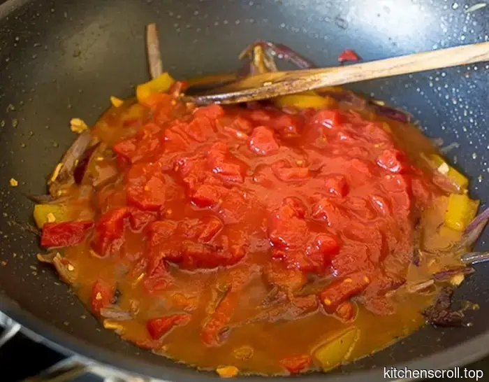 Курица в томатно-сливочном соусе со шпинатом на Вкусном Блоге.