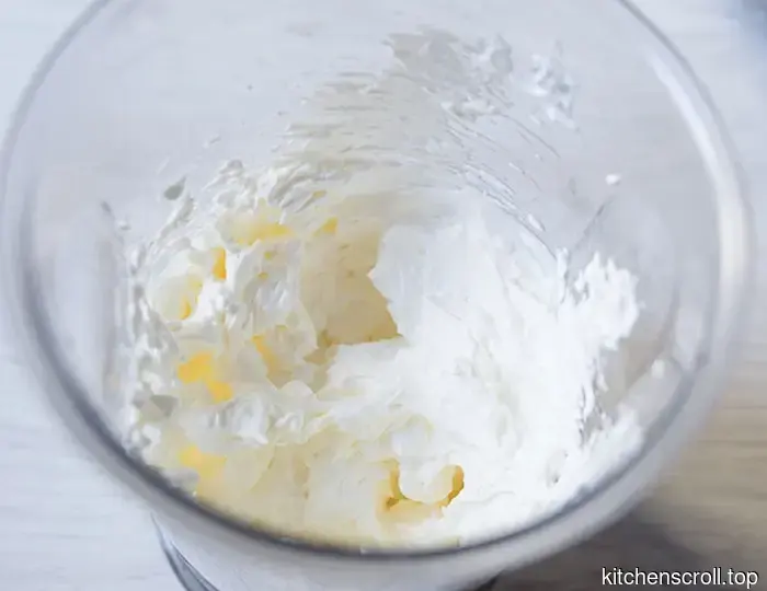 Шоколадный рулет с вишней в алкогольном сиропе на Вкусном Блоге.