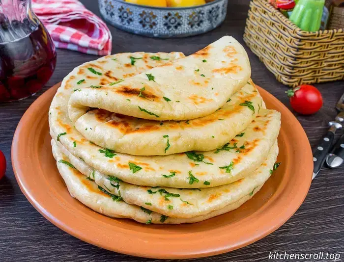 Bazlama – türkische Hefepfannkuchen in der Pfanne auf dem Geschmackvollen Blog