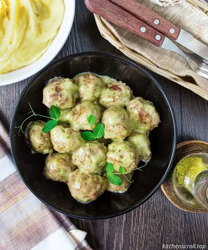 Hackbällchen in cremiger Sauce mit Pesto auf dem Lecker-Blog