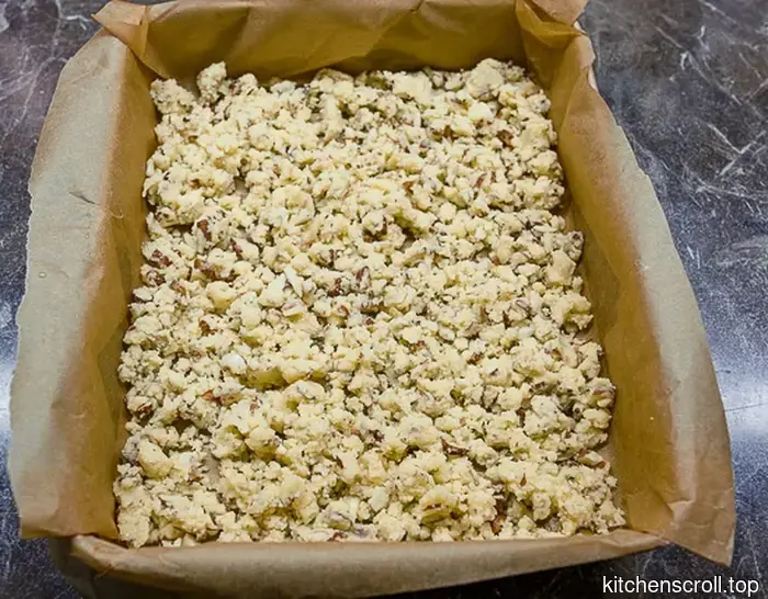 Biscotti croccanti con marmellata e mandorle su Un Blog Gustoso