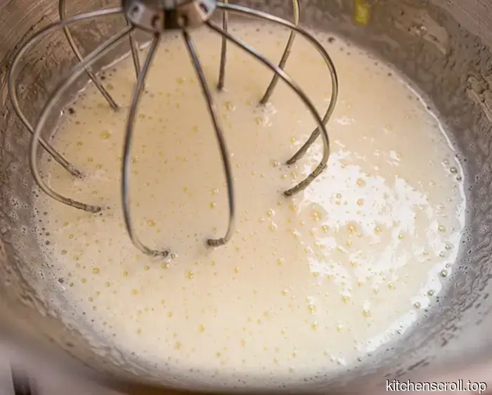 Шоколадный рулет с вишней в алкогольном сиропе на Вкусном Блоге.