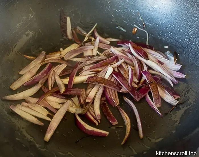 Курица в томатно-сливочном соусе со шпинатом на Вкусном Блоге.