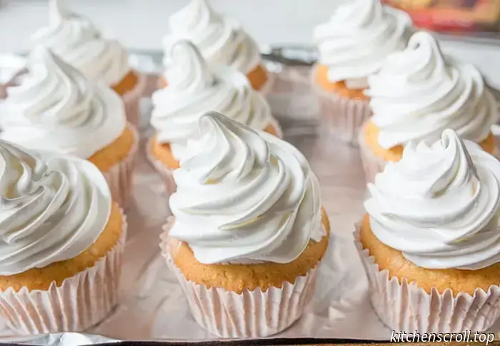 Cupcakes al limone con meringa svizzera su un delizioso blog