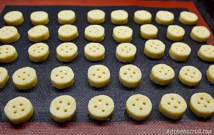 Biscotti "bottoni ricoperti di cioccolato" su un delizioso blog