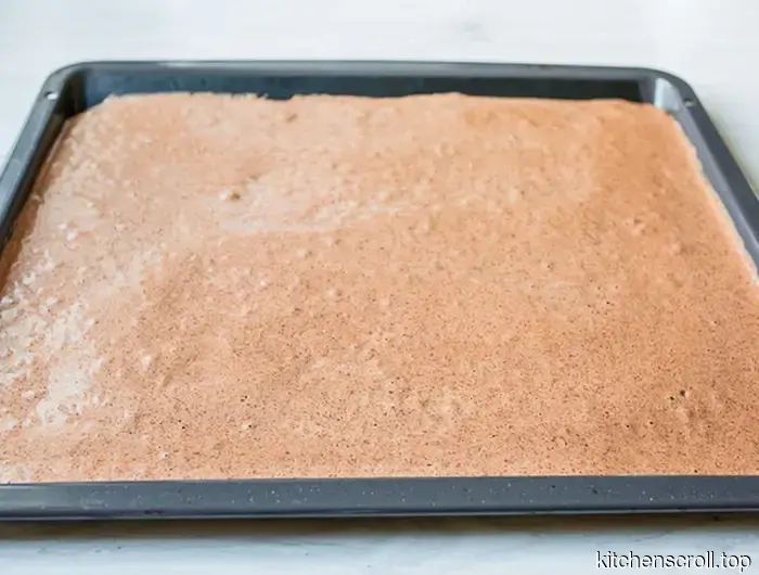 Шоколадный рулет с вишней в алкогольном сиропе на Вкусном Блоге.