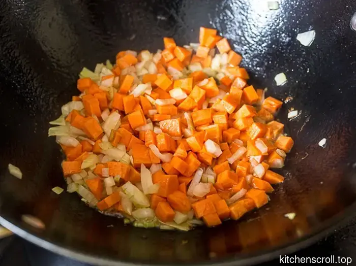 Куриный жареный рис по кантонскому рецепту на Вкусном Блоге