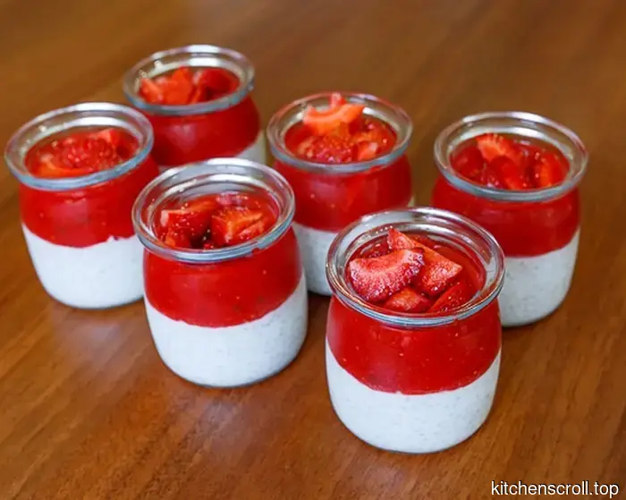 Pudding di chia allo yogurt con fragole su un Blog Gustoso