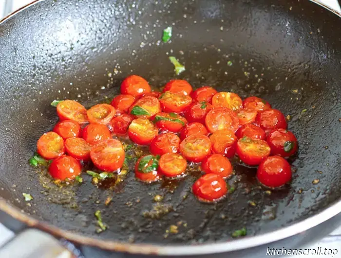Duck salad with poached cherry tomatoes on the Delicious Blog