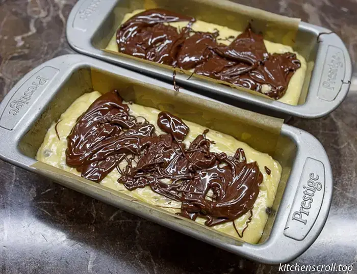 Banana cake with a chocolate crust on the Delicious Blog