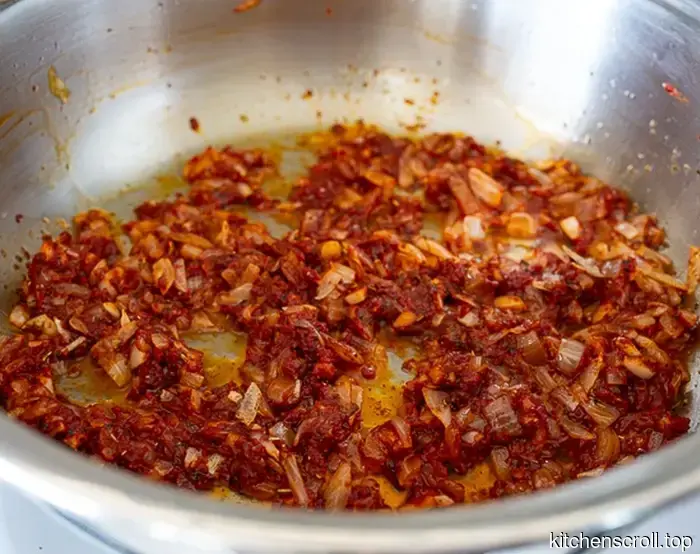 Marinara sauce made from fresh tomatoes on the Tasty Blog
