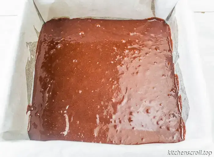 Brownie con crema di formaggio e lamponi su un delizioso blog