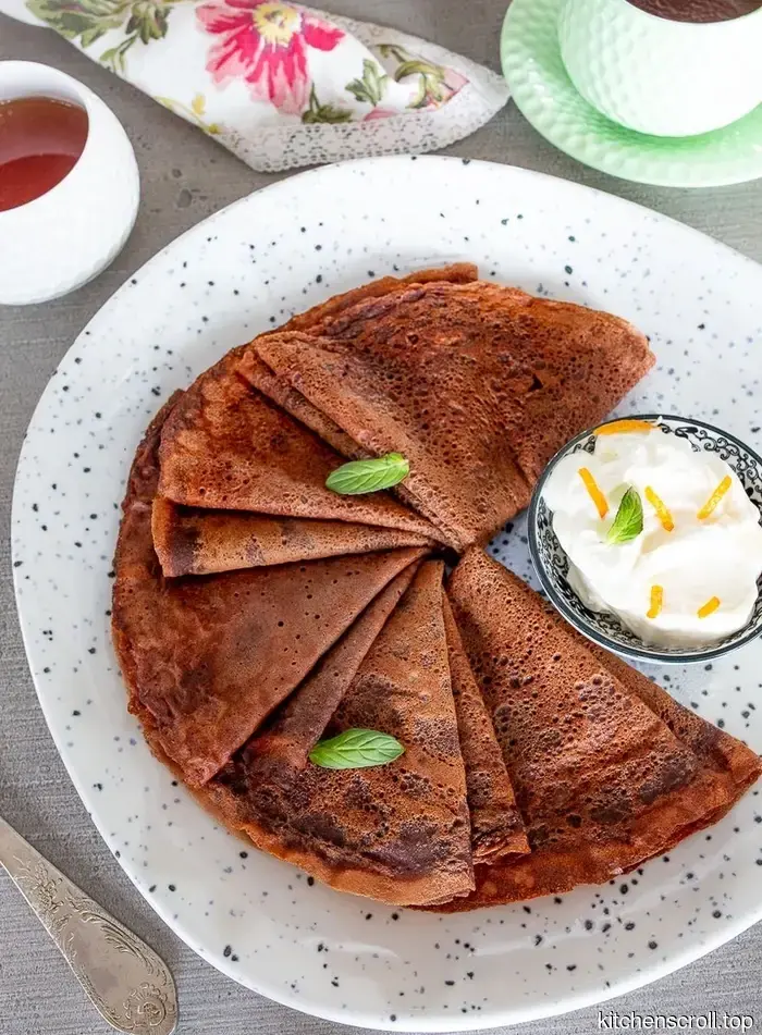 Thin chocolate pancakes on the Delicious Blog