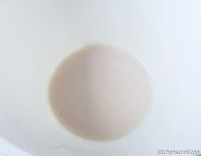 Ein süßes Brötchen mit Schokolade und knusprigem Streusel auf dem leckeren Blog.